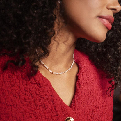 Elegante Perlenketten mit modernen silbernen Kugeln
