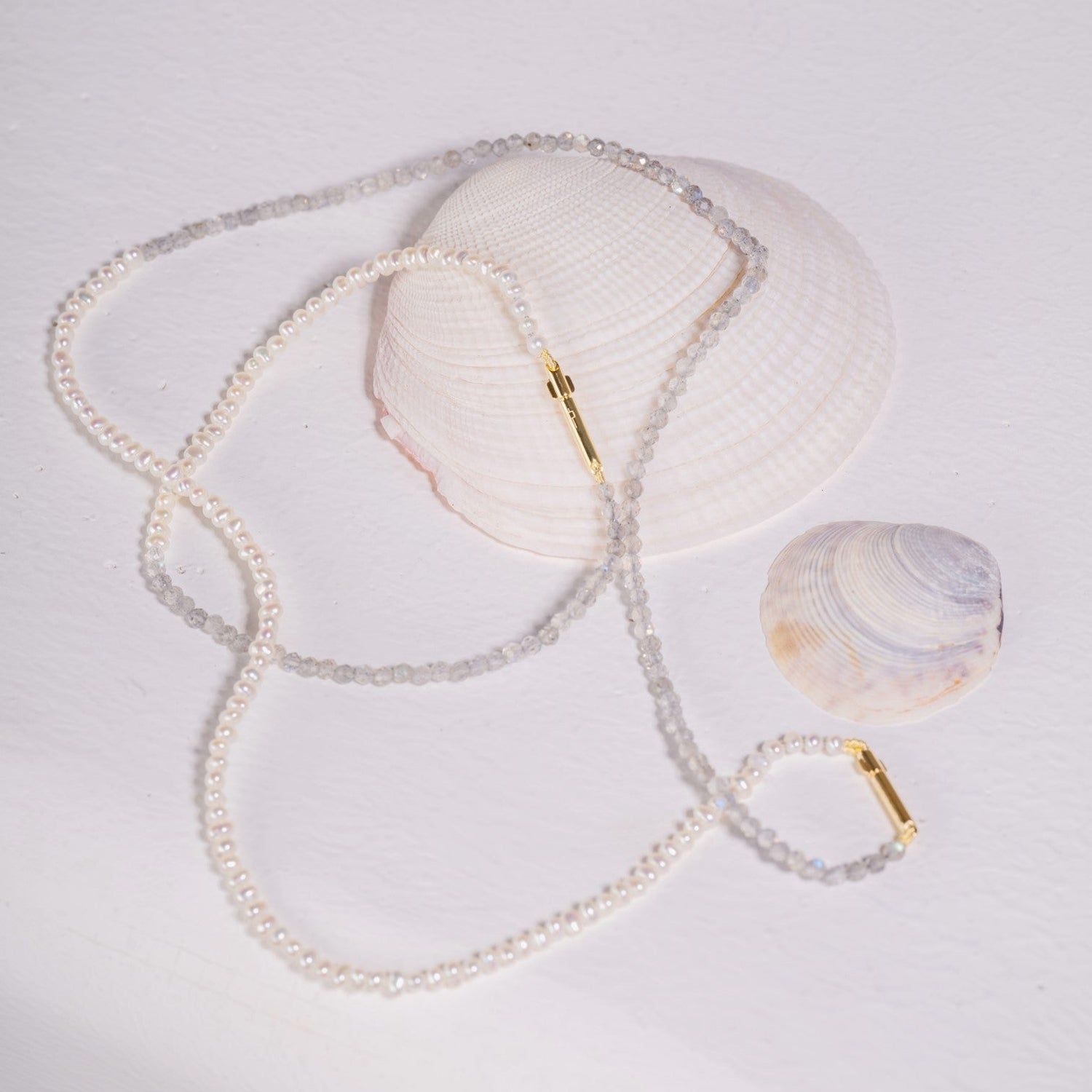 Perlenarmband mit Labradorit-Steinen